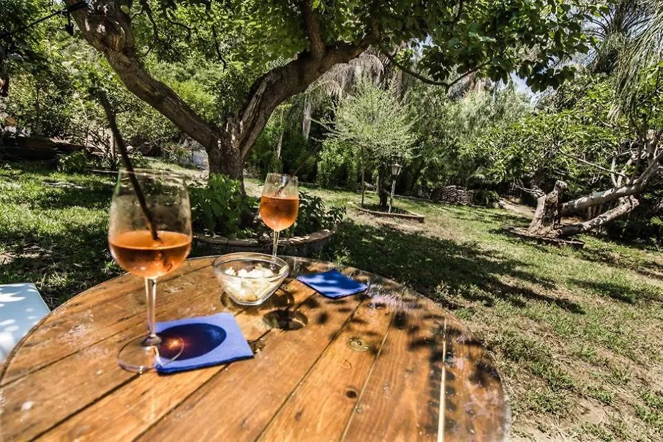 B&B Lu Paradisu Capomulini Bed and Breakfast